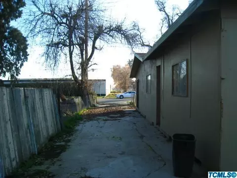 642 E Douglas Ave, Visalia, CA 93292 photo 21