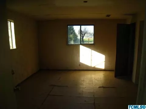 642 E Douglas Ave, Visalia, CA 93292 photo 8
