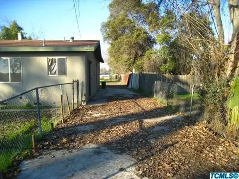 642 E Douglas Ave, Visalia, CA 93292 photo 22