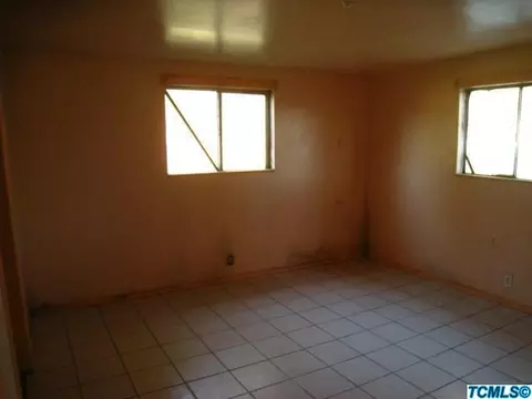 642 E Douglas Ave, Visalia, CA 93292 photo 10