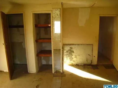 642 E Douglas Ave, Visalia, CA 93292 photo 9