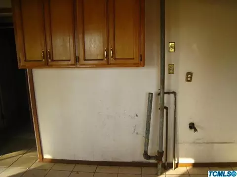 642 E Douglas Ave, Visalia, CA 93292 photo 3
