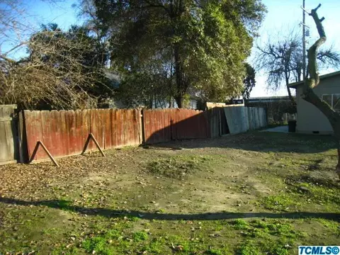 642 E Douglas Ave, Visalia, CA 93292 photo 17