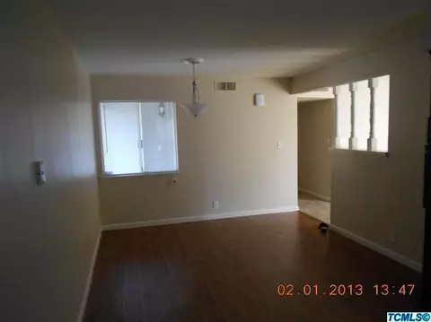 541 E Myrtle Ave, Visalia, CA 93292 photo 5