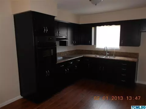 541 E Myrtle Ave, Visalia, CA 93292 photo 4