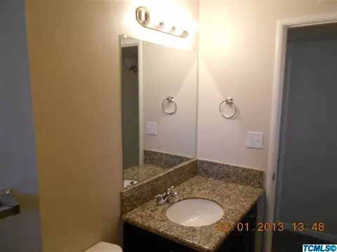 541 E Myrtle Ave, Visalia, CA 93292 photo 9