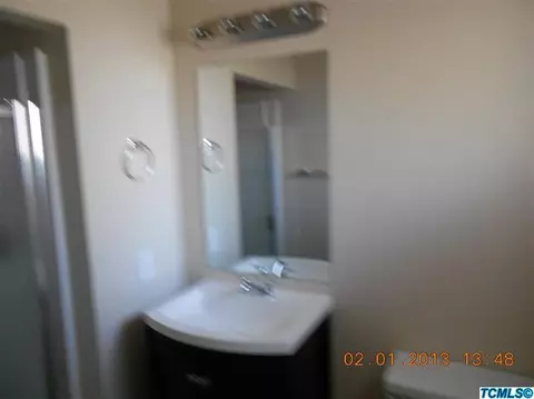 541 E Myrtle Ave, Visalia, CA 93292 photo 10