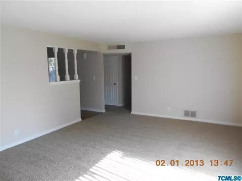 541 E Myrtle Ave, Visalia, CA 93292 photo 7