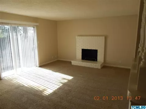 541 E Myrtle Ave, Visalia, CA 93292 photo 6