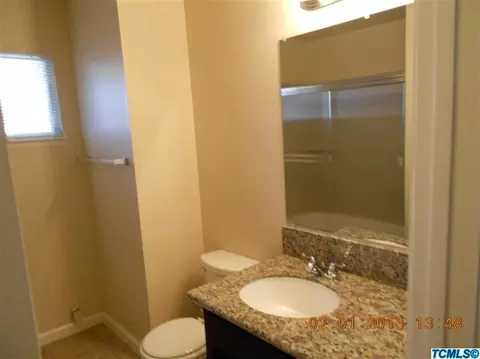541 E Myrtle Ave, Visalia, CA 93292 photo 8