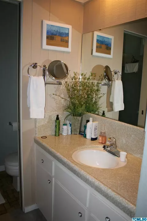 3616 W Iris Ave, Visalia, CA 93277 photo 9