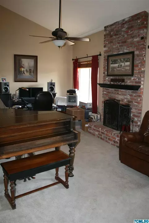 3616 W Iris Ave, Visalia, CA 93277 photo 6