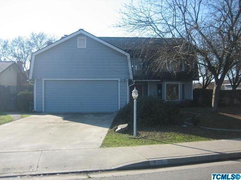 929 Cedar Ln, Lemoore, CA 93245 photo 1
