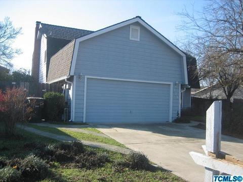 929 Cedar Ln, Lemoore, CA 93245 photo 2