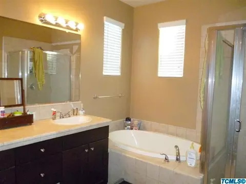 1077 Daisy Ct, Dinuba, CA 93618 photo 6