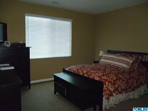1077 Daisy Ct, Dinuba, CA 93618 photo 5