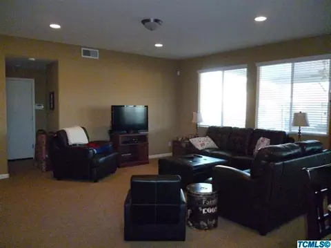 1077 Daisy Ct, Dinuba, CA 93618 photo 3