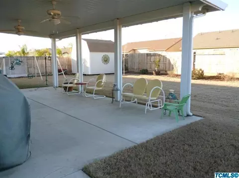 1077 Daisy Ct, Dinuba, CA 93618 photo 7