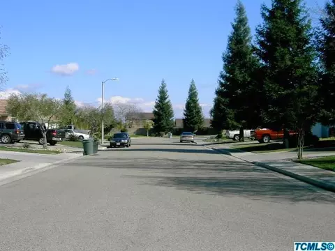 4004 E Stapp Ct, Visalia, CA 93292 photo 5