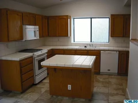1730 E Vine Ct, Visalia, CA 93292 photo 2