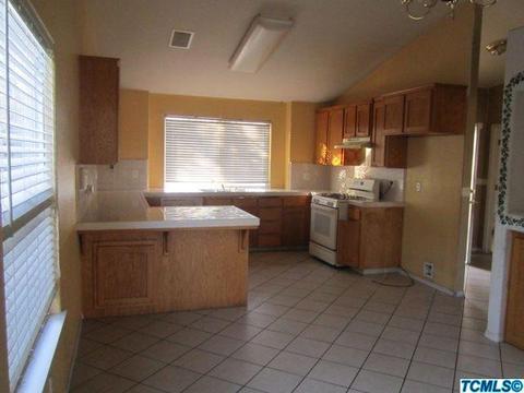 201 E Hollow Way, Dinuba, CA 93618 photo 4