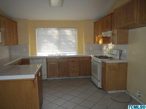 201 E Hollow Way, Dinuba, CA 93618 photo 5