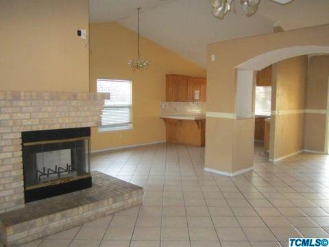 201 E Hollow Way, Dinuba, CA 93618 photo 3