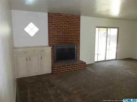 2332 E Howard Ave, Visalia, CA 93292 photo 3