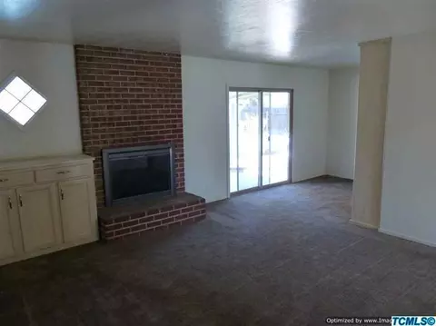 2332 E Howard Ave, Visalia, CA 93292 photo 2