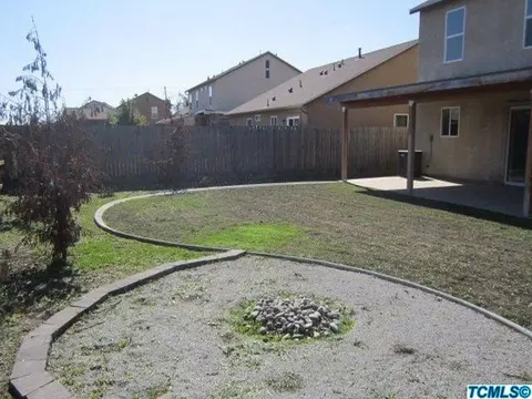236 S Sol Ct, Visalia, CA 93292 photo 4