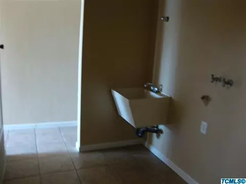 1378 Holste Ave, Pixley, CA 93256 photo 5