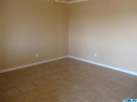 1378 Holste Ave, Pixley, CA 93256 photo 4