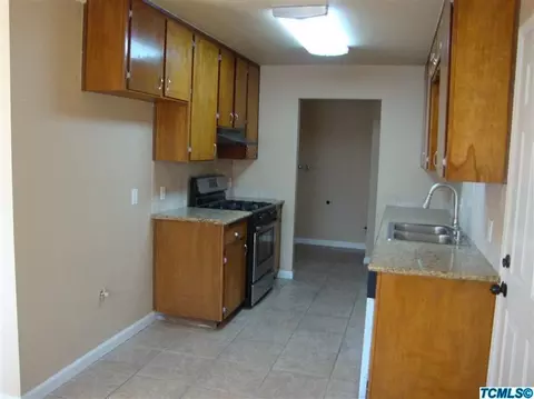 1378 Holste Ave, Pixley, CA 93256 photo 2