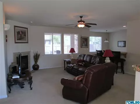 2018 E La Vida Ave, Visalia, CA 93292 photo 2