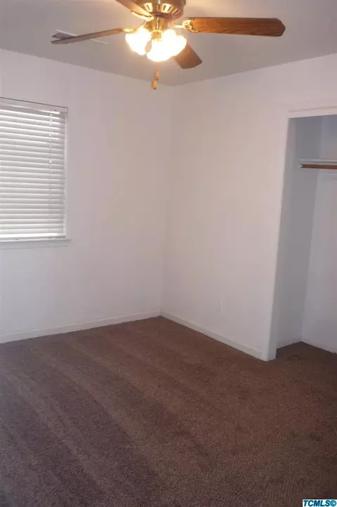 260 E Stanford Ave, Pixley, CA 93256 photo 5