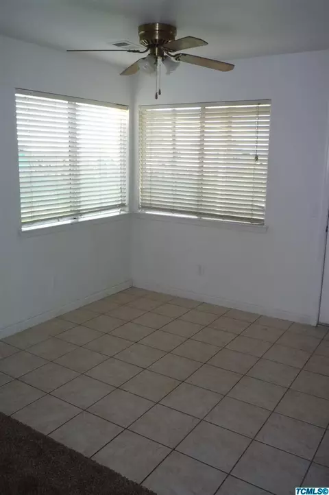 260 E Stanford Ave, Pixley, CA 93256 photo 4