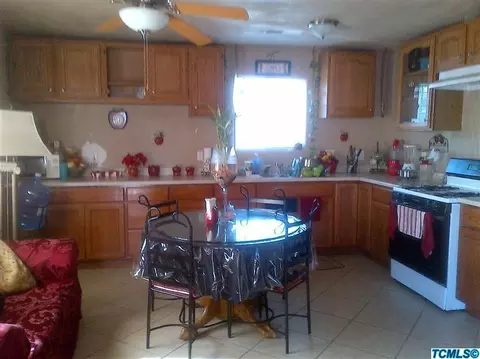 965 E Park Way, Dinuba, CA 93618 photo 2