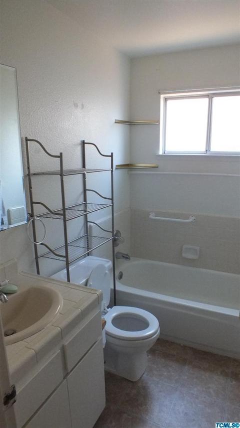 1986 E Olive Way, Dinuba, CA 93618 photo 6