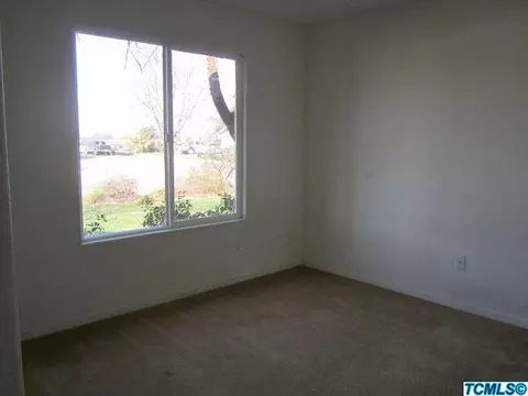 311 E Robin Ave, Visalia, CA 93291 photo 8