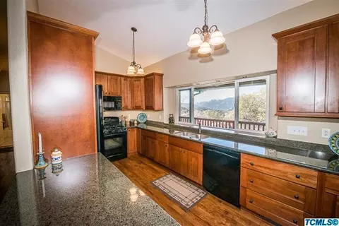 45220 Hammond Dr, Three Rivers, CA 93271 photo 8