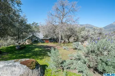 45220 Hammond Dr, Three Rivers, CA 93271 photo 2