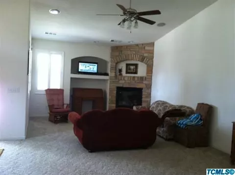 2347 N Carson Ct, Visalia, CA 93291 photo 4