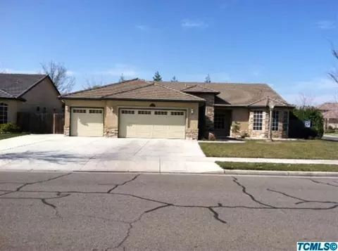 2347 N Carson Ct, Visalia, CA 93291 photo 2