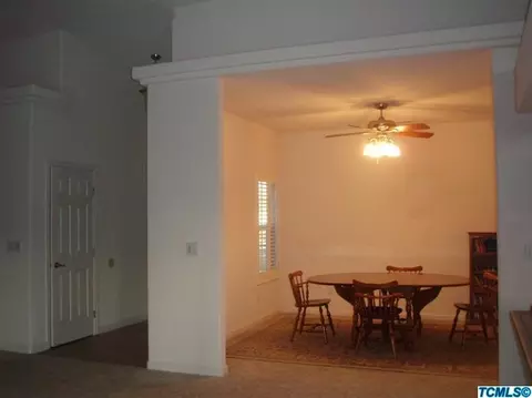 2347 N Carson Ct, Visalia, CA 93291 photo 9