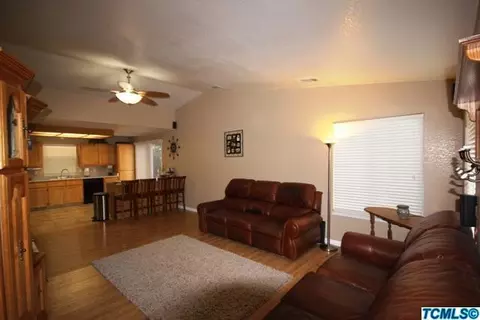 622 Birdsong Ct, Exeter, CA 93221 photo 4