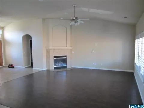 2018 E Levin Ave, Tulare, CA 93274 photo 2