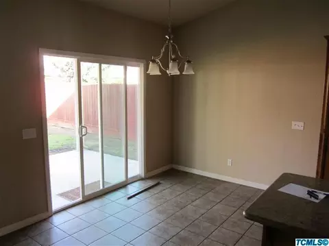 2018 E Levin Ave, Tulare, CA 93274 photo 3