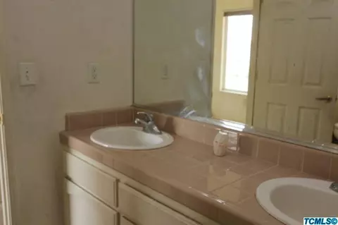 415 Tucker Ave, Sanger, CA 93657 photo 8