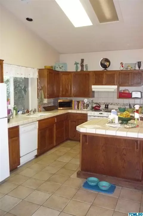 1639 E Victor Ave, Visalia, CA 93292 photo 4