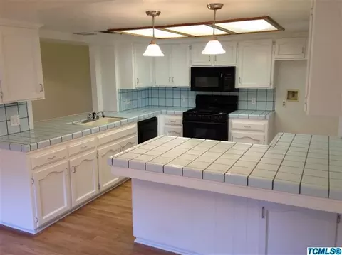 4014 W Iris Ave, Visalia, CA 93277 photo 4